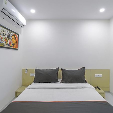 Hotel O La Veera Ahmedabad Buitenkant foto
