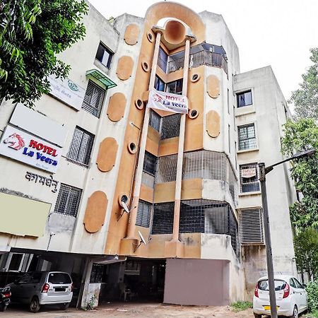 Hotel O La Veera Ahmedabad Buitenkant foto