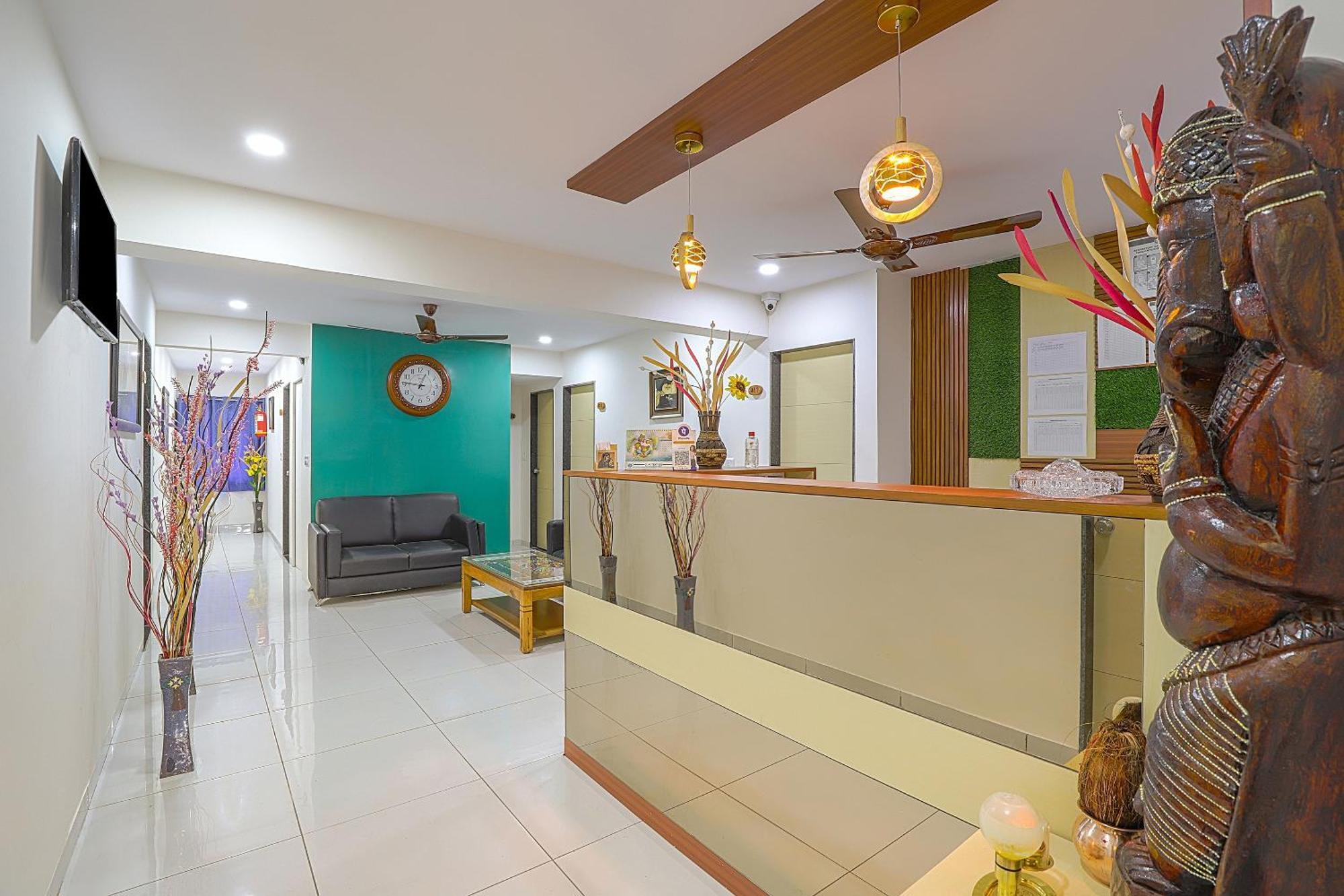 Hotel O La Veera Ahmedabad Buitenkant foto