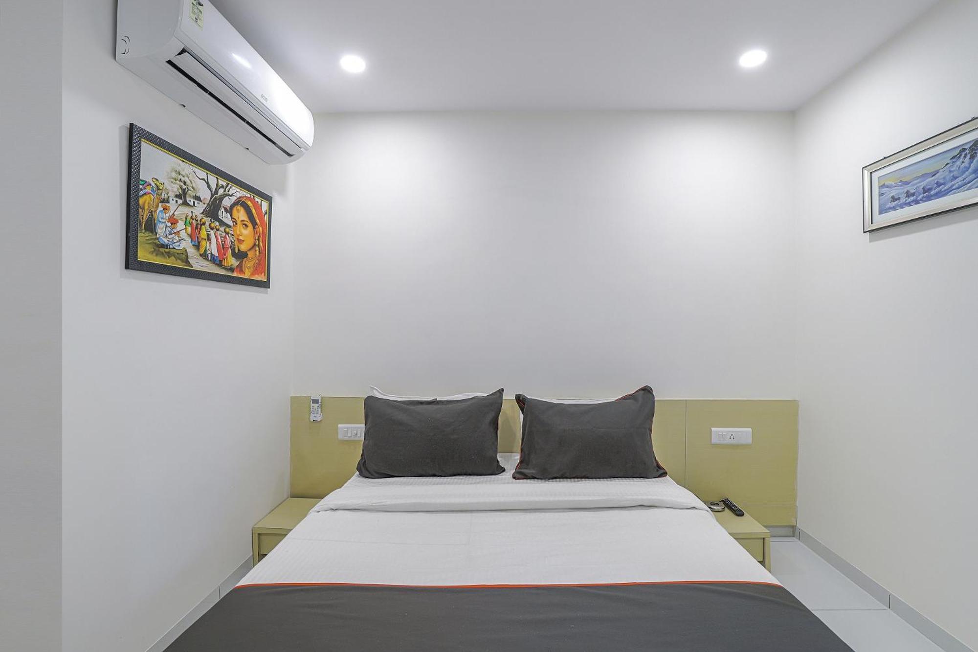 Hotel O La Veera Ahmedabad Buitenkant foto