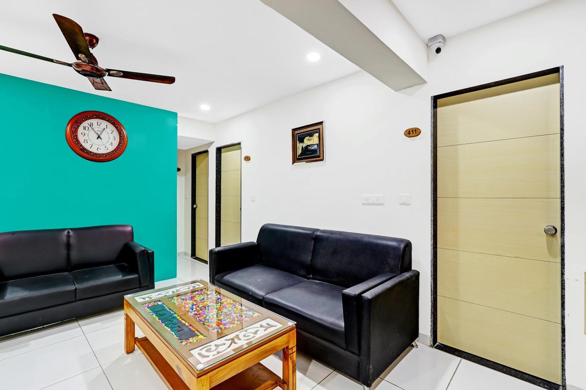 Hotel O La Veera Ahmedabad Buitenkant foto